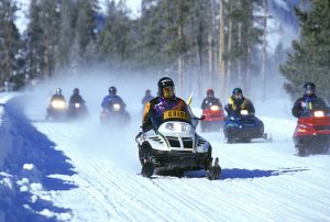 snowmobiles-535686_1280