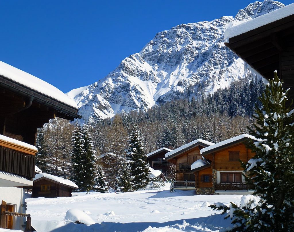 chalets en montagne en hiver