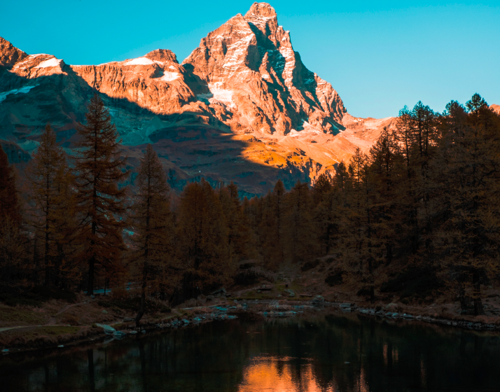 Montagne ensoleillée